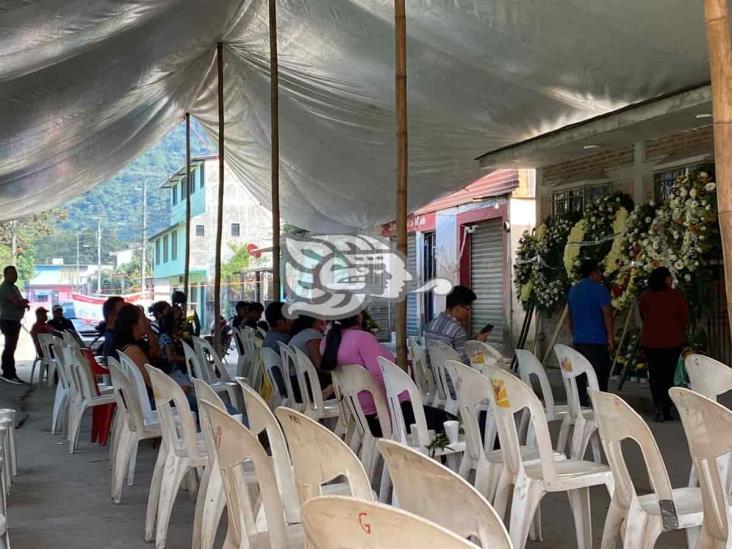 Velan por segundo día al alcalde de Rafael Delgado, Isauro Tocohua