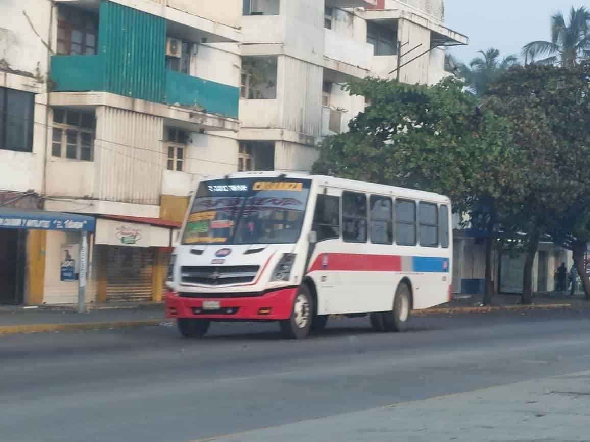 Pocos camiones circulan durante las primeras horas del 2023 en Veracruz