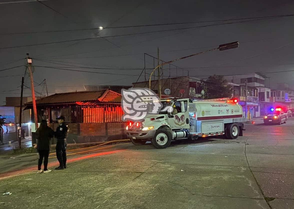 Se incendió local de comida en Minatitlán (video)