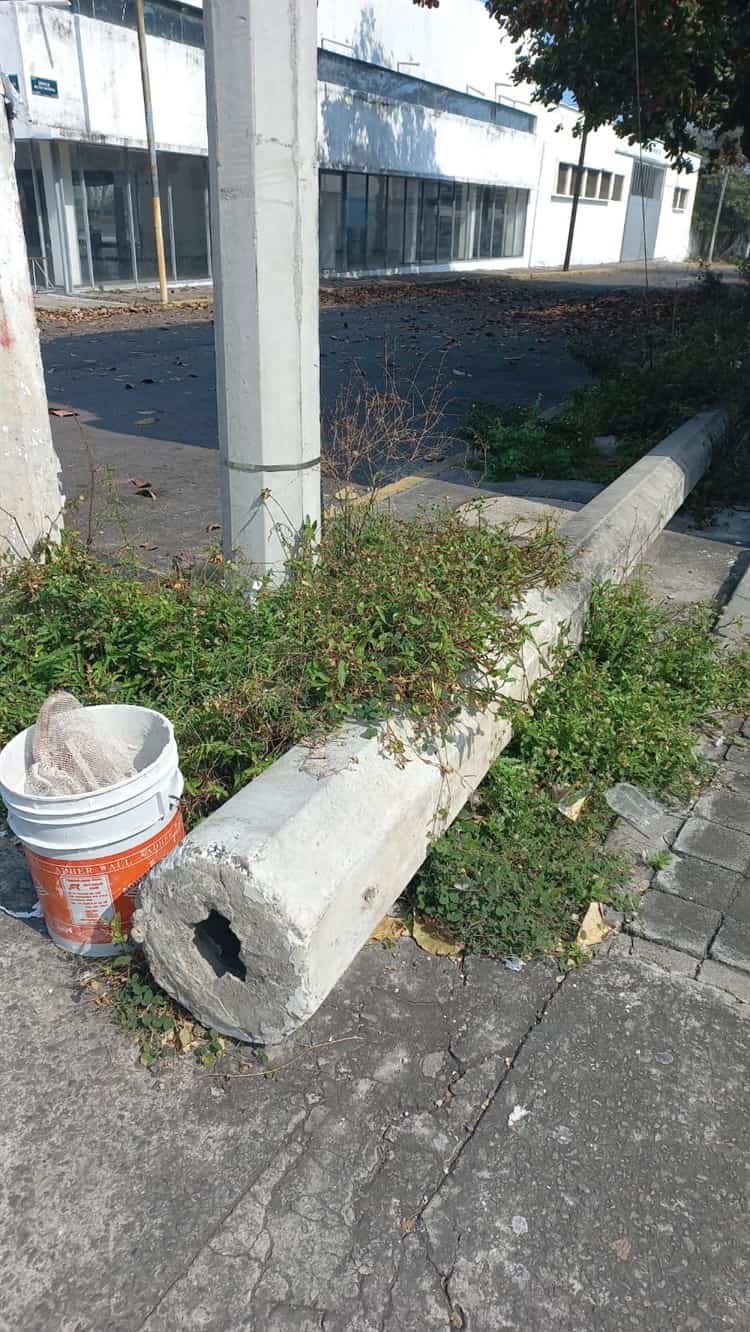 Llaman a reparar registros y postes en Centro de Veracruz