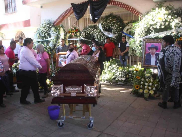 Rinden homenaje de cuerpo presente a alcalde de Rafael Delgado (+Video)