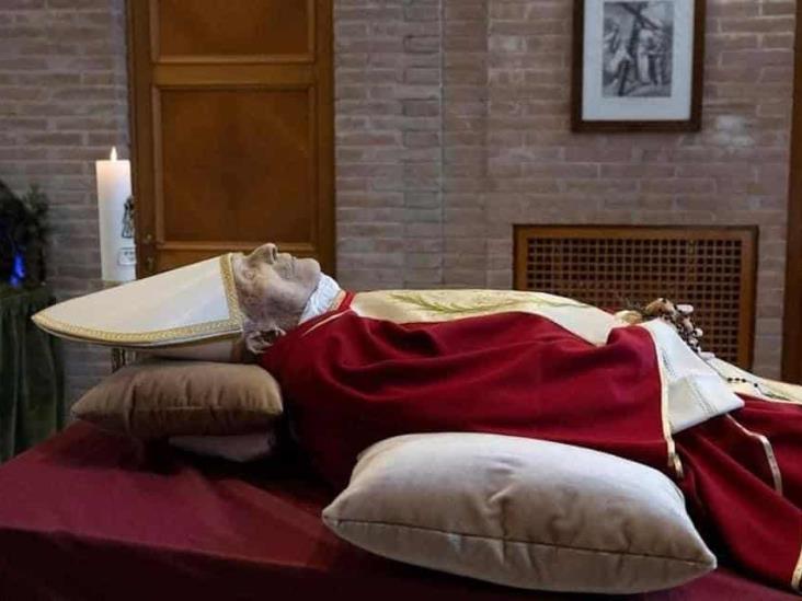 Vaticano difunde imágenes del cuerpo de Benedicto XVI