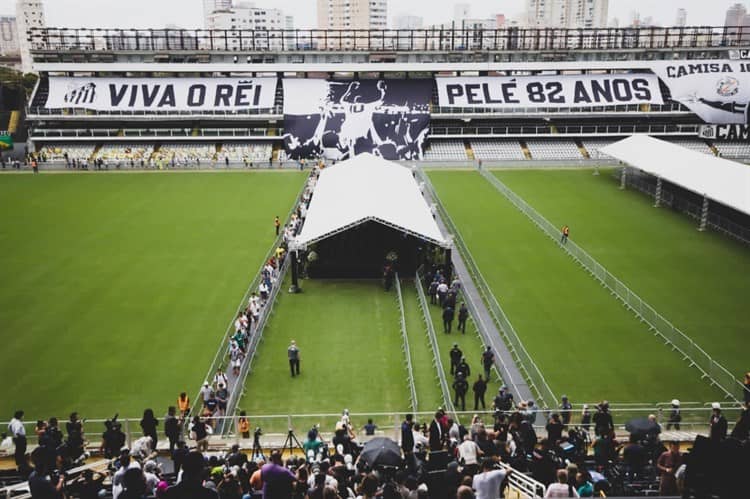 Inicia funeral de Pelé este lunes, en Vila Belmiro