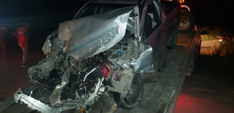 Choca camioneta contra carreta cañera en carretera de Cosamaloapan