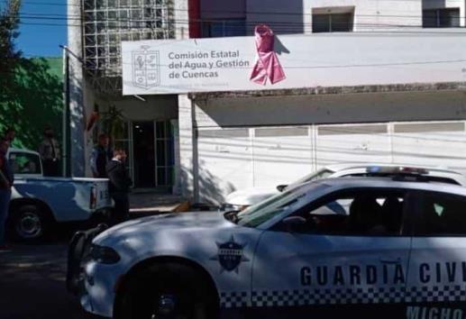 Lanzan granada contra oficinas del agua en Morelia