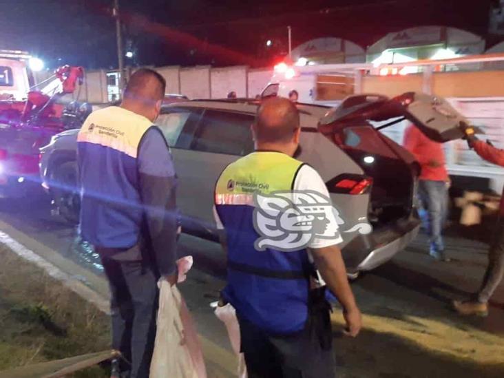 Se registra aparatosa volcadura en bulevar Xalapa-Banderilla