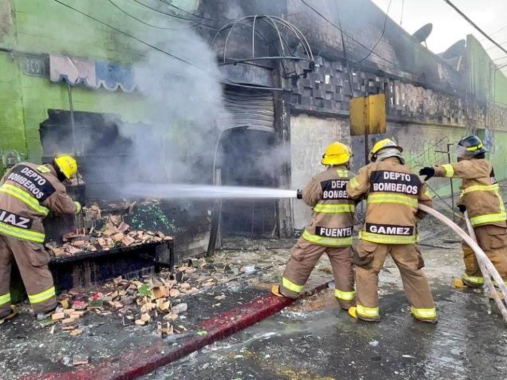 Más de 300 locales afectados en incendio de mercado en Morelos