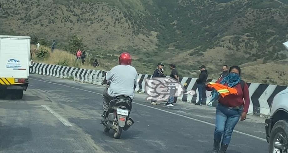 Otra vez la rapiña; vacían tráiler con electrodomésticos en Cumbres de Maltrata