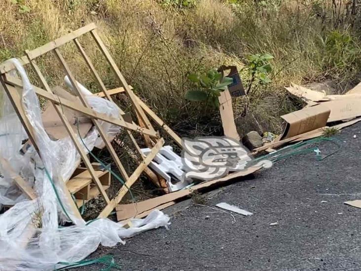 Otra vez la rapiña; vacían tráiler con electrodomésticos en Cumbres de Maltrata