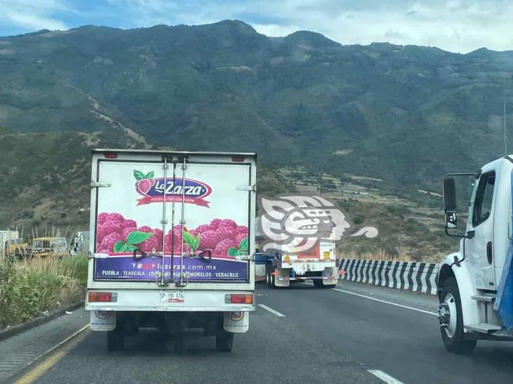 Otra vez la rapiña; vacían tráiler con electrodomésticos en Cumbres de Maltrata