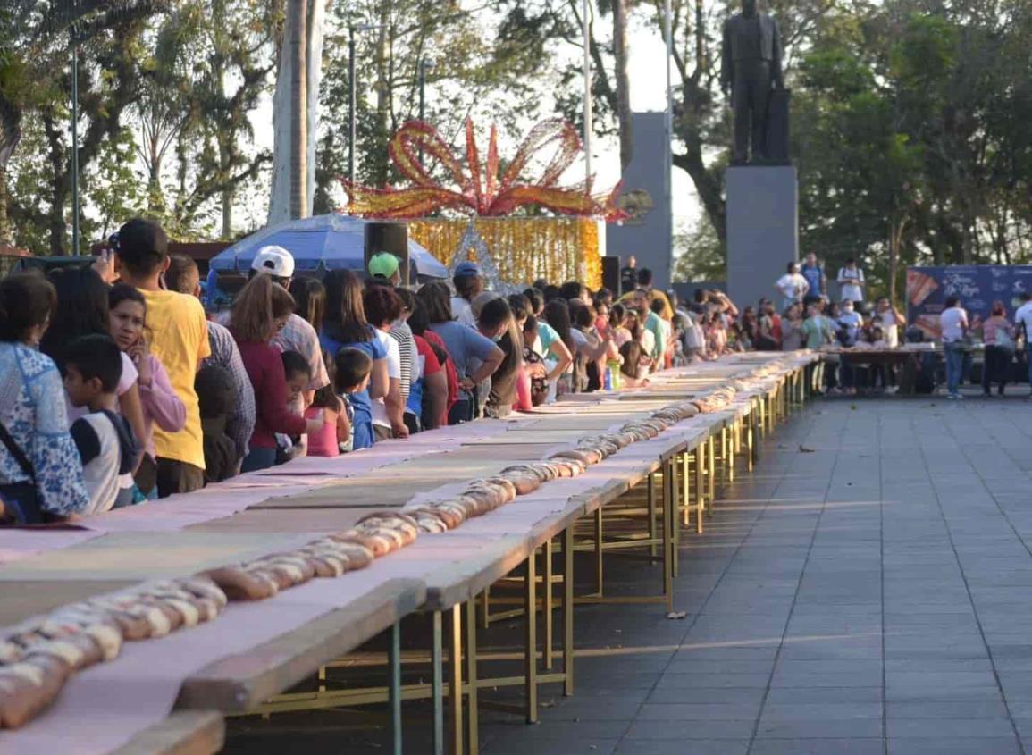 ¡Rompen récord! Rosca de 600 metros en el parque Juárez de Xalapa