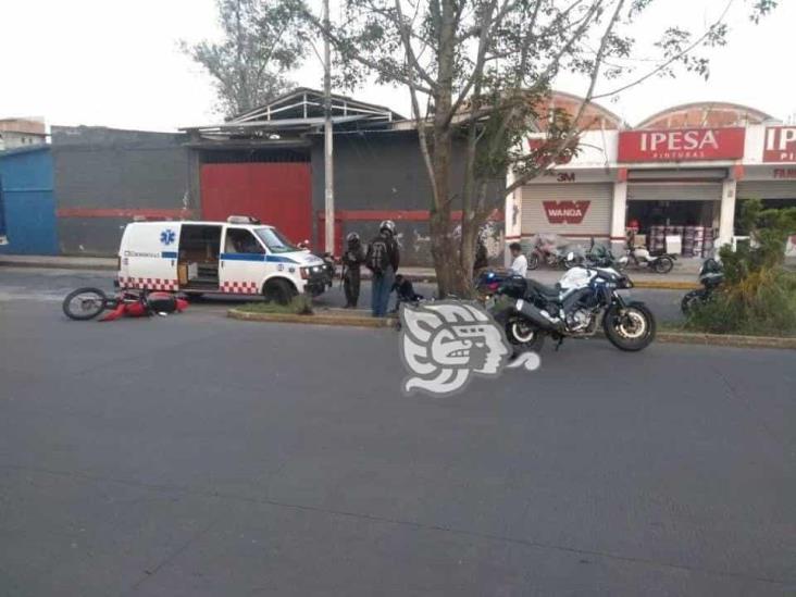 Dos motociclistas, heridos tras choque en colonia Rafael Lucio de Xalapa