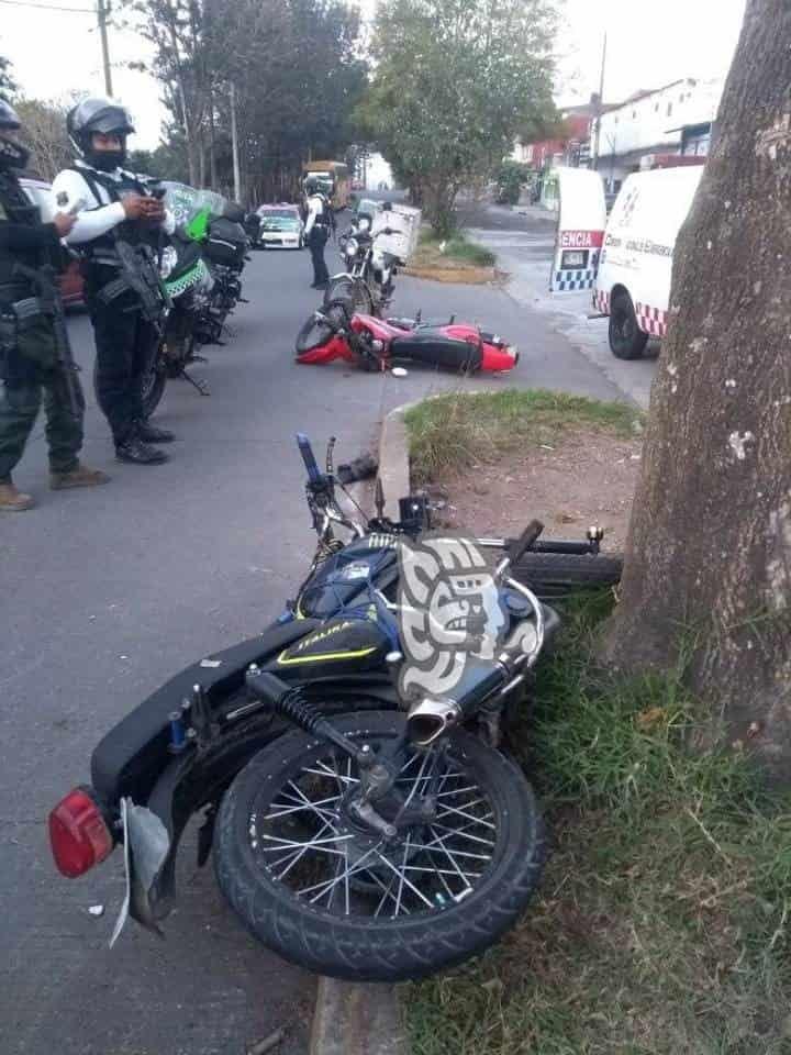 Dos motociclistas, heridos tras choque en colonia Rafael Lucio de Xalapa