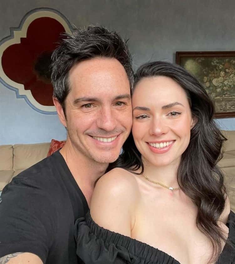 Novia de Mauricio Ochmann se encela por viaje con Aislinn Derbez