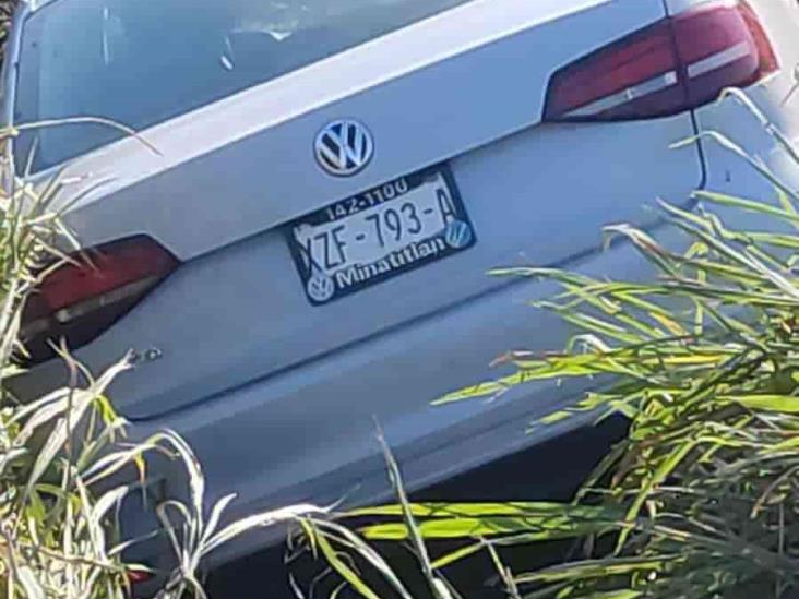 Vehículo se sale de la carretera y termina en el pantano de Las Matas