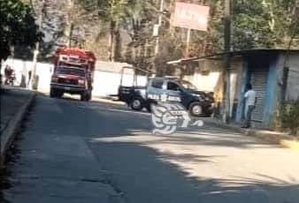 Patrulla de la Policía de Rafael Delgado choca contra local comercial