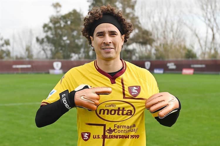 Pierde Guillermo Ochoa en su debut en Italia