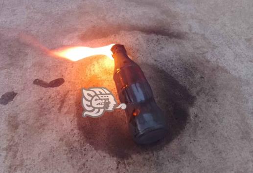 No cesan ataques a negocios con "bombas molotov", en Acayucan (Video)