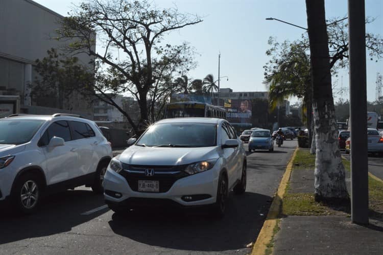 Con bloqueo, protestan trabajadores del ISSSTE en Veracruz (+Video)