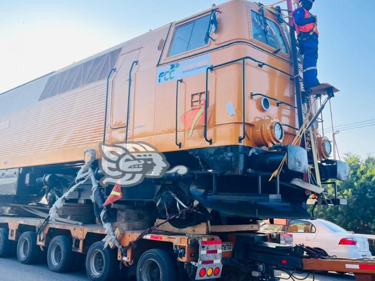 Maquinaria del Tren Maya recorre municipios del sur de Veracruz