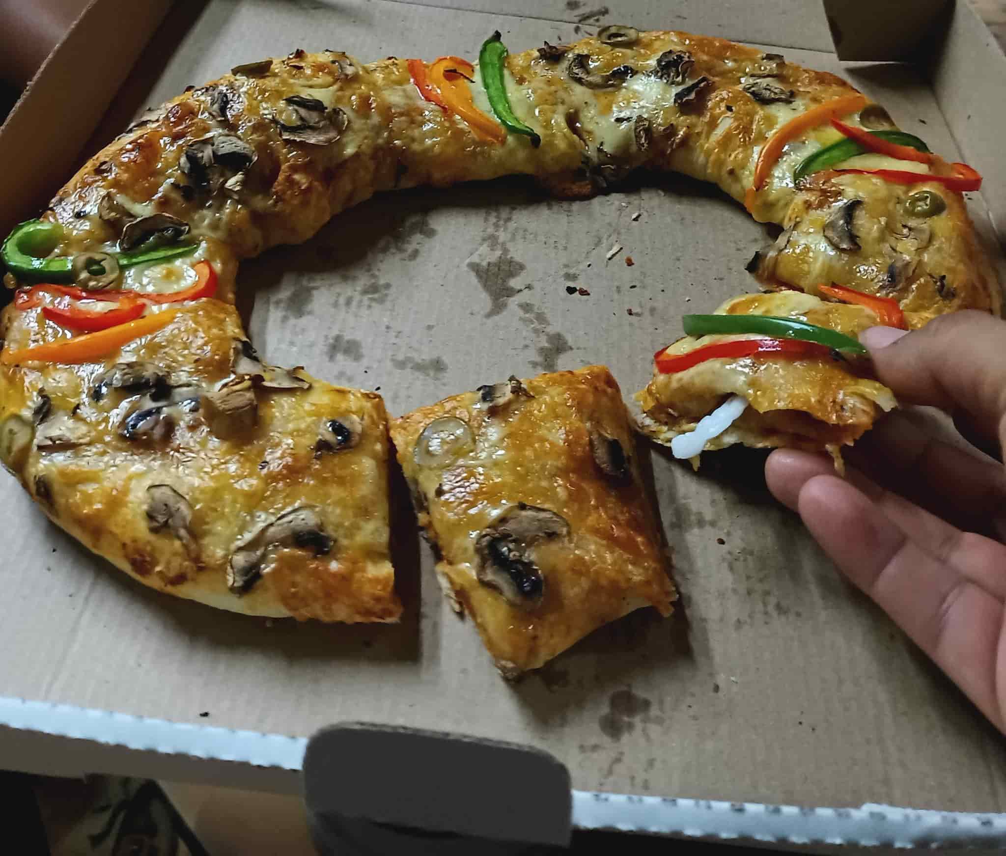 ¿De pepperoni o de pan? Crean la “pizza rosca” en Veracruz por día de Reyes Magos