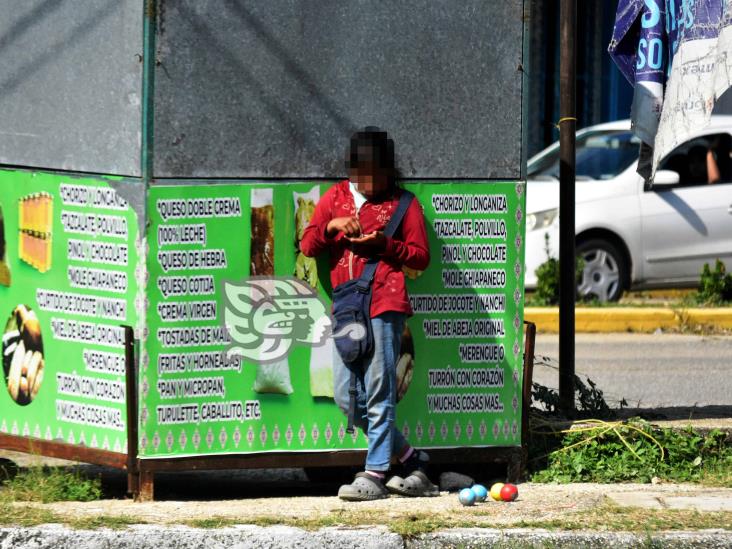 Arriesgándose en los cruceros de Coatzacoalcos, pasarán niños el Día de Reyes