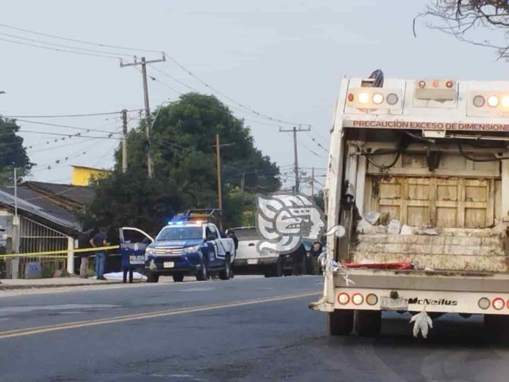 Sujetos armados abandonan restos humanos en la carretera