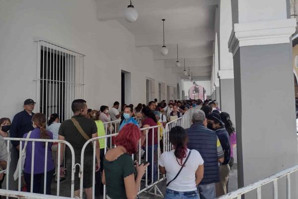 En Veracruz, largas filas para el pago del Predial 2023