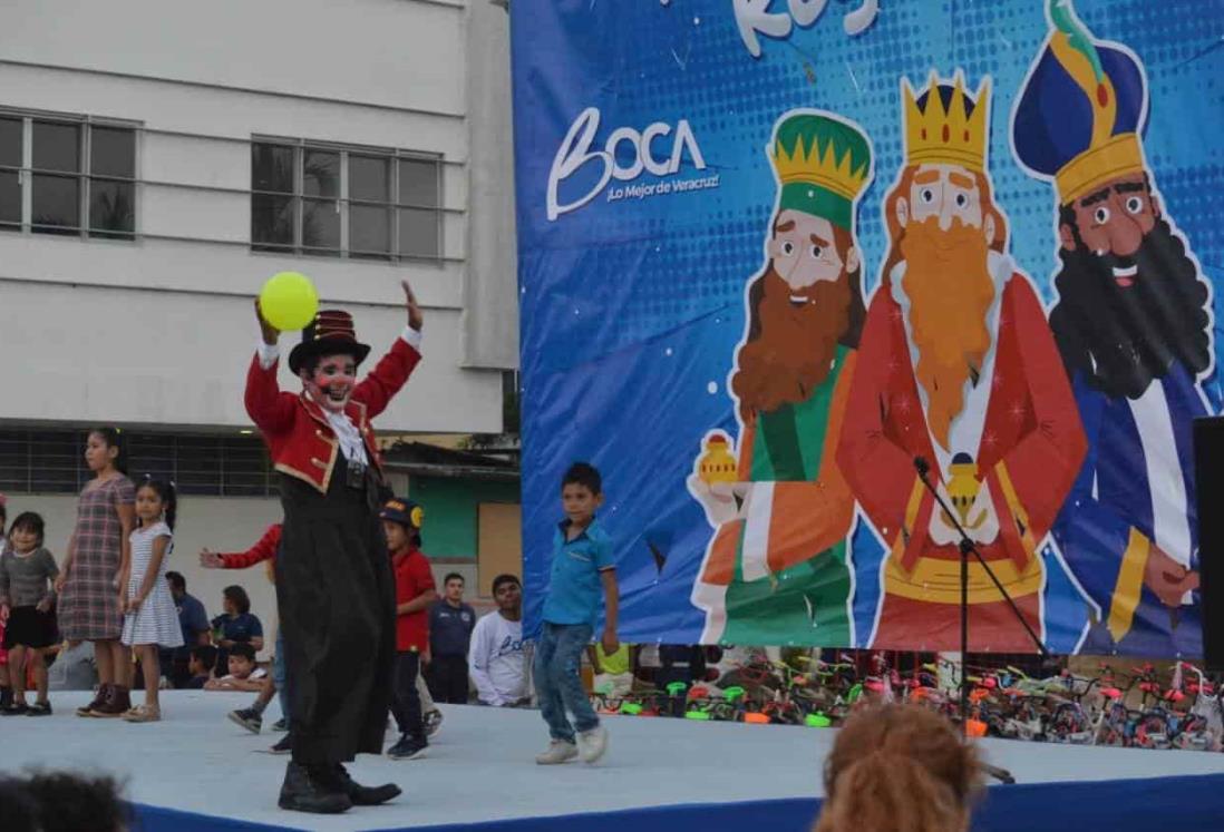 Reyes Magos llevan alegría a los pequeños en Boca del Río con juguetes y rosca de reyes