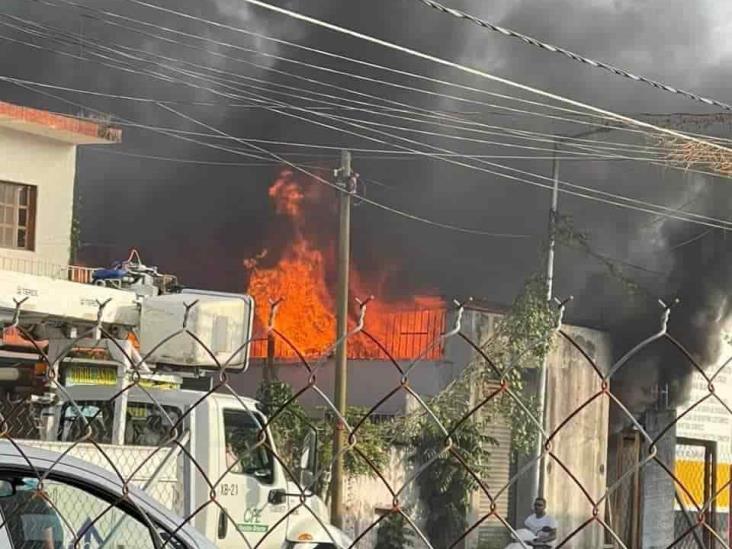 Se incendia bodega en Central de Abastos en Tierra Blanca, Veracruz