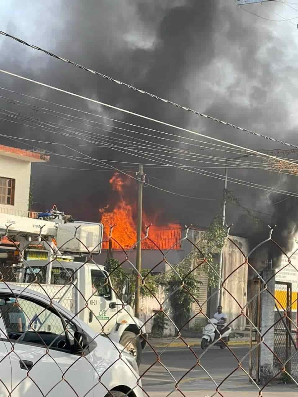 Se incendia bodega en Central de Abastos en Tierra Blanca, Veracruz