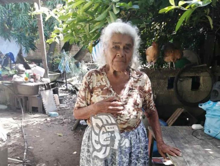 De buena madera; a sus 98, doña Herlinda aún se siente fuerte