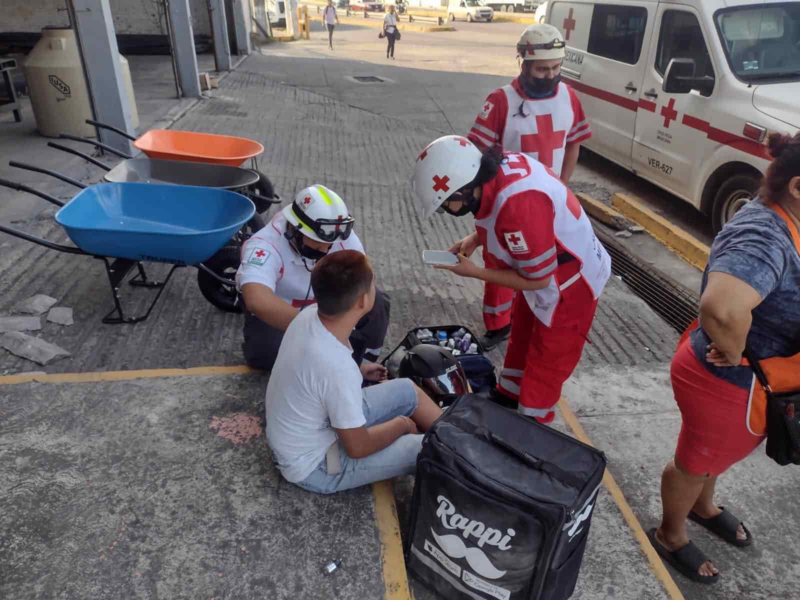 Automovilista tira a pareja de repartidores en Veracruz