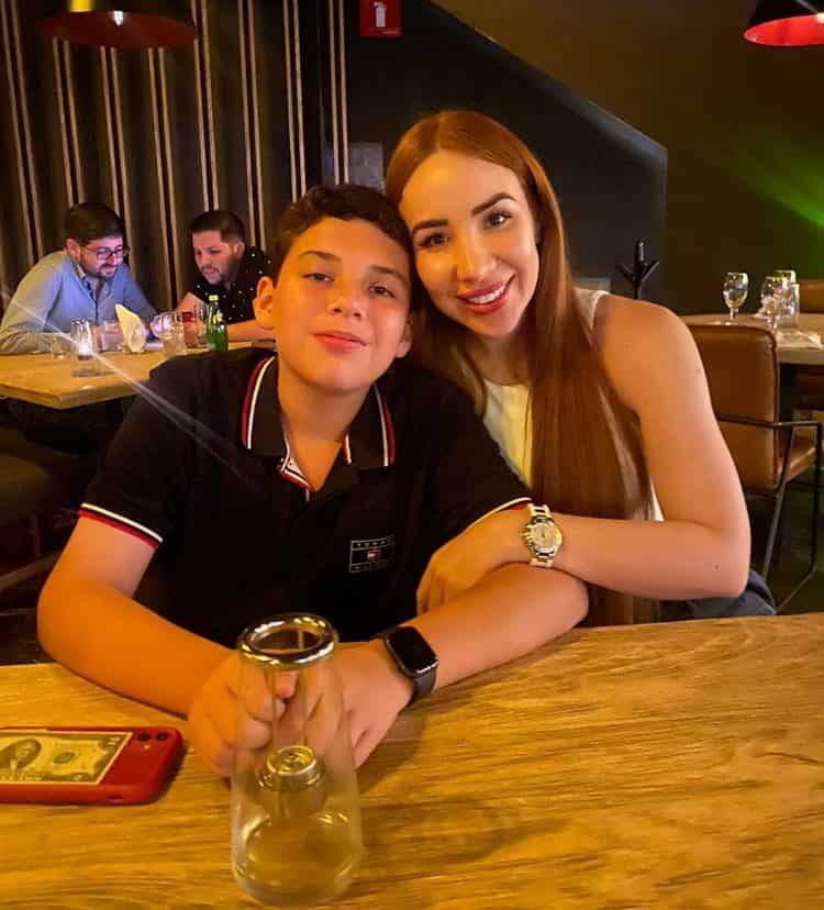 Xóchitl Tress celebra un año más de vida con amigos muy cercanos