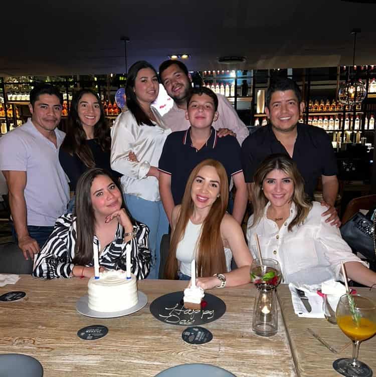 Xóchitl Tress celebra un año más de vida con amigos muy cercanos