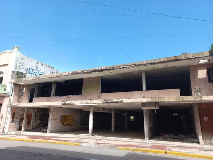 Atienden reporte por edificio abandonado en Centro de Veracruz