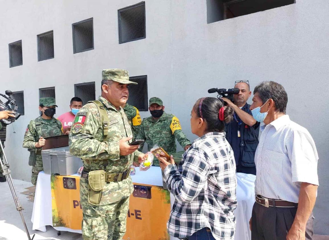 ¡Son Reyes Magos! Entrega Ejército Mexicano aguinaldo a niños en la Torre Pediátrica en Veracruz(+Video)