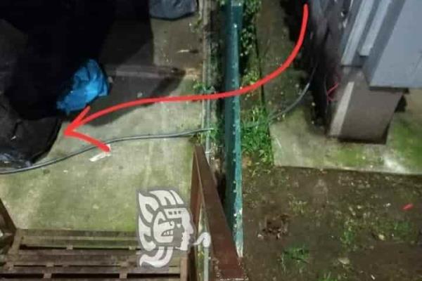¡Atento! Cables expuestos podrían causar descarga eléctrica en mercado de Misantla