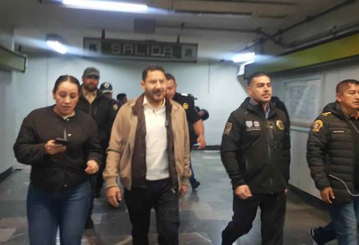 Hay 10 heridos, 4 prensados y un muerto tras choque de vagones en Metro de la CDMX