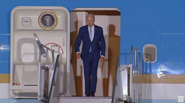 AMLO recibe a Joe Biden tras aterrizaje en el AIFA (+Video)