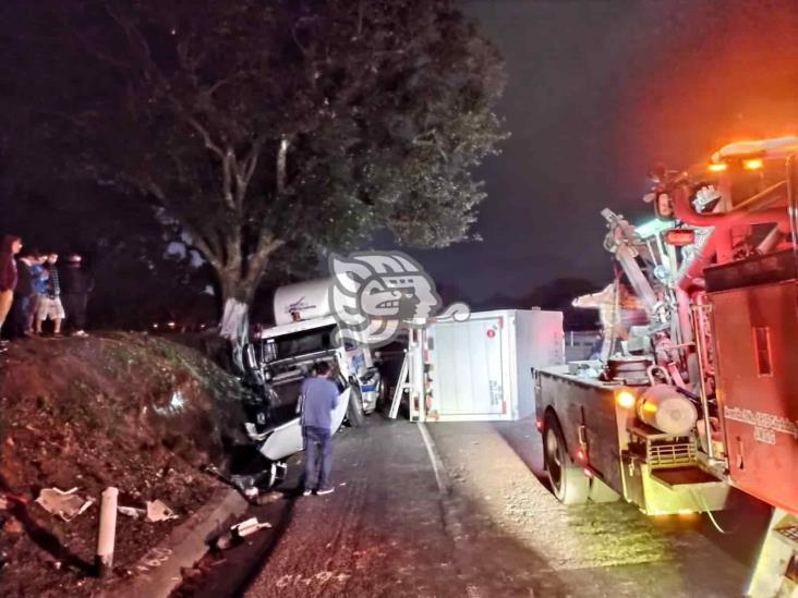 Accidente múltiple en la  autopista Puebla-Orizaba deja daños materiales