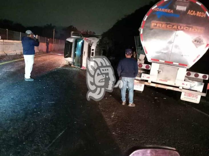 Accidente múltiple en la  autopista Puebla-Orizaba deja daños materiales