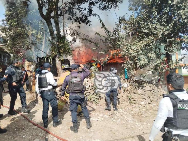 Bomberos sofocan incendio de una vivienda en la colonia Herón Proal de Xalapa