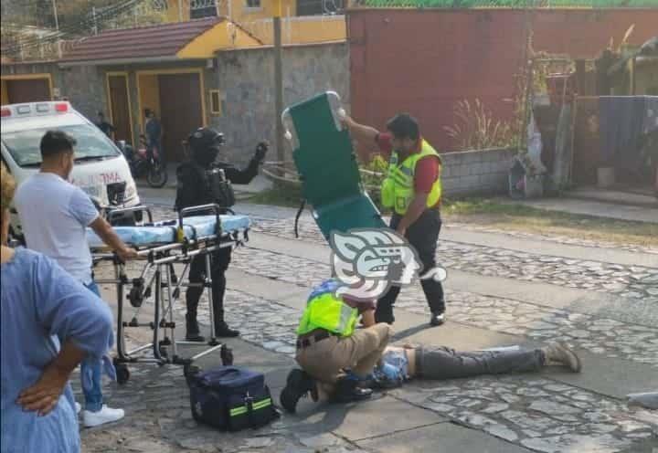 Motociclista derrapa en Calzada Morelos de Fortín