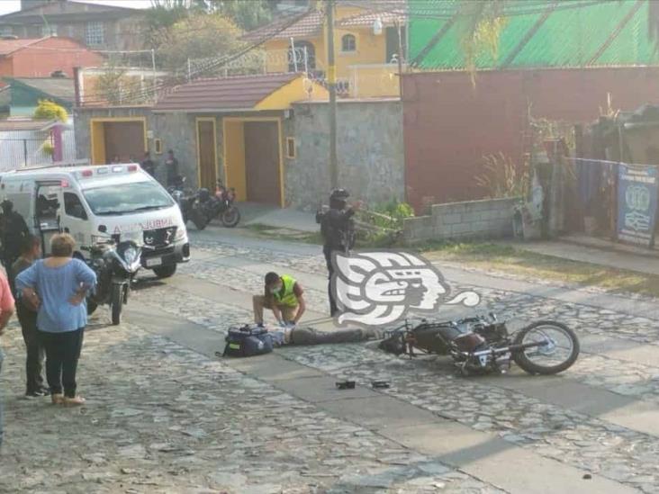 Motociclista derrapa en Calzada Morelos de Fortín