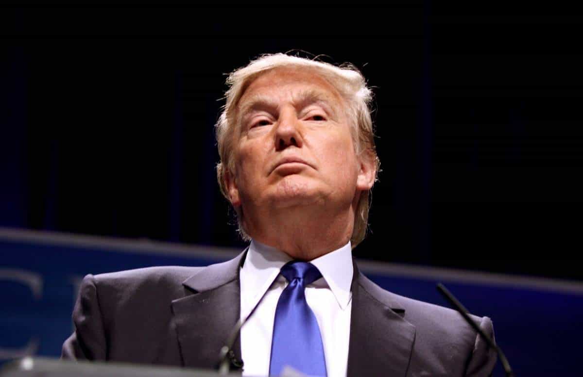 Donald Trump pide reducir presupuesto del FBI y el Departamento de Justicia