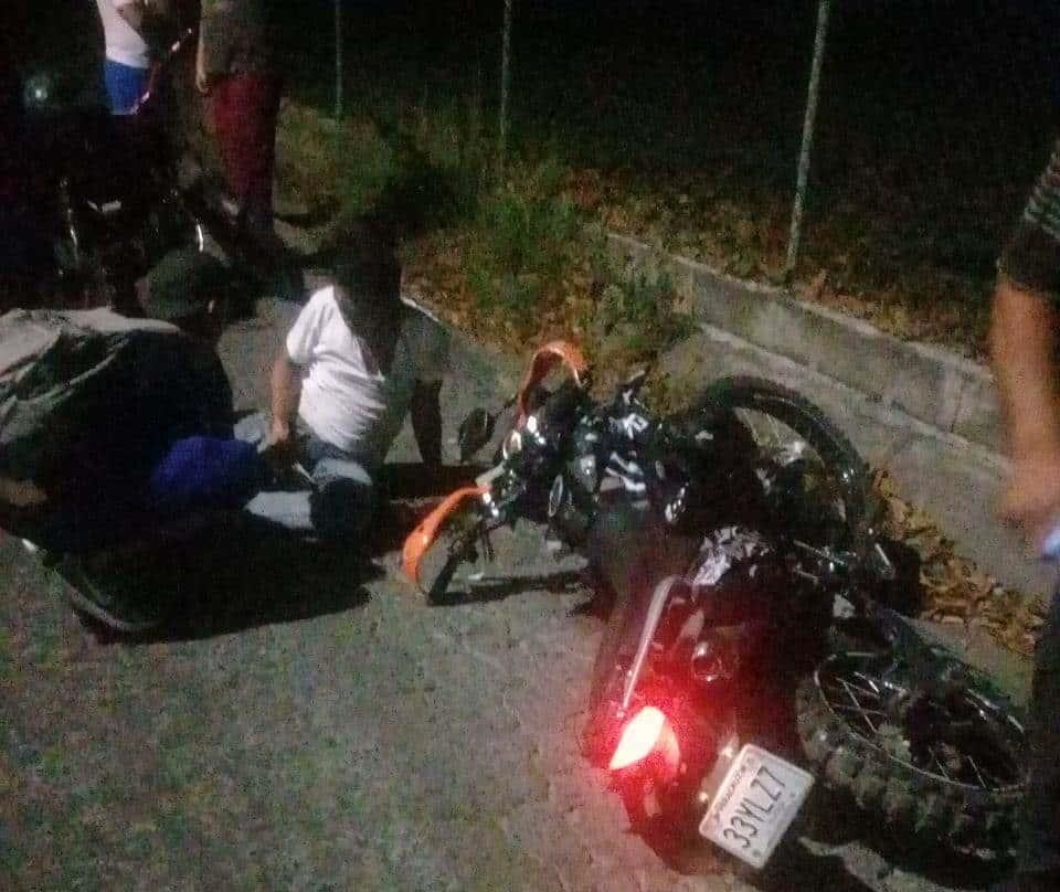 Motociclista herido del rostro tras derrapar en camino a Mata de Pita