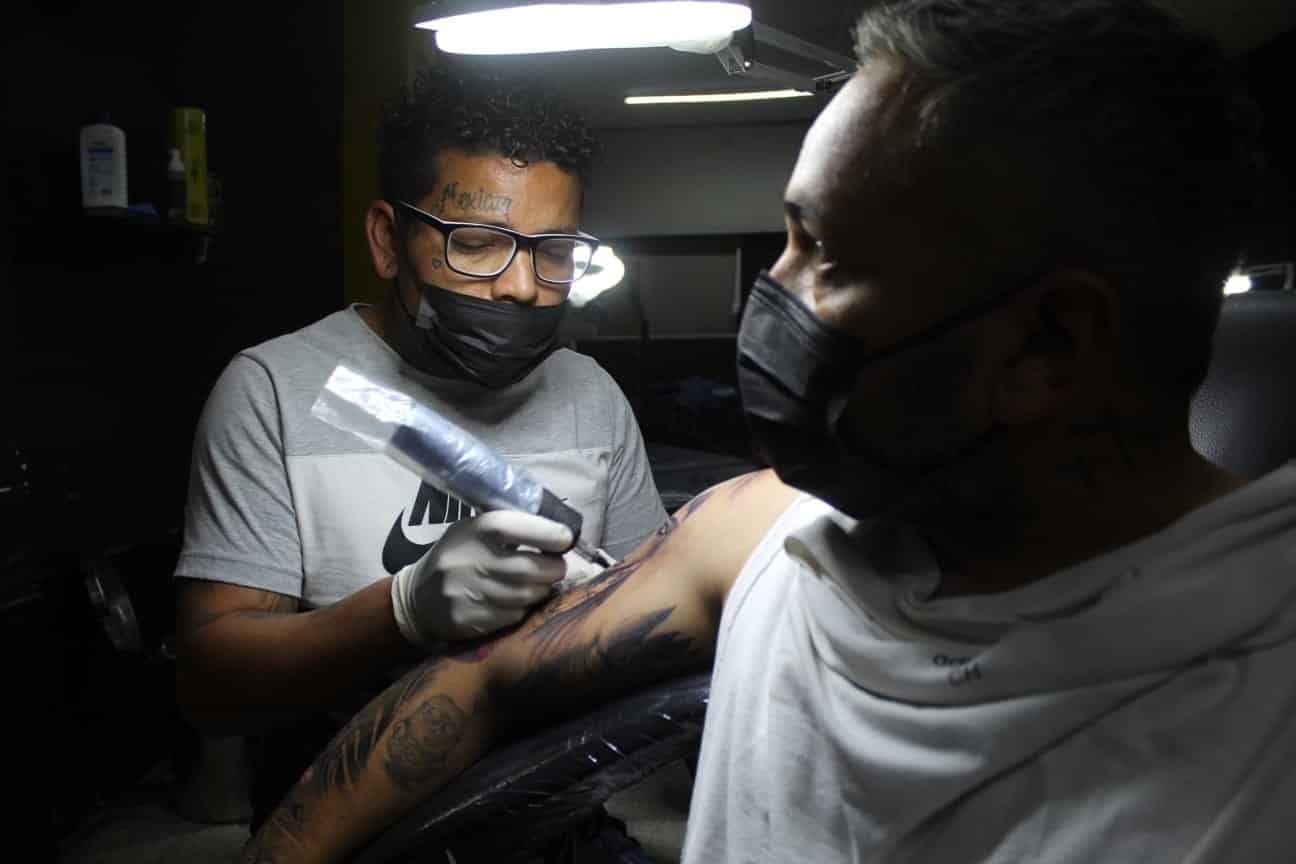 Irving Arturo Córdova, el tatuador de tatuadores en Veracruz