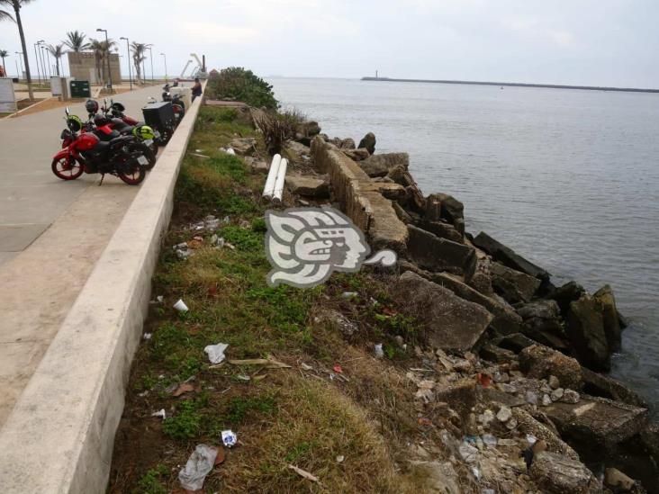 Partes del viejo malecón en Coatzacoalcos se está quedando sin protección