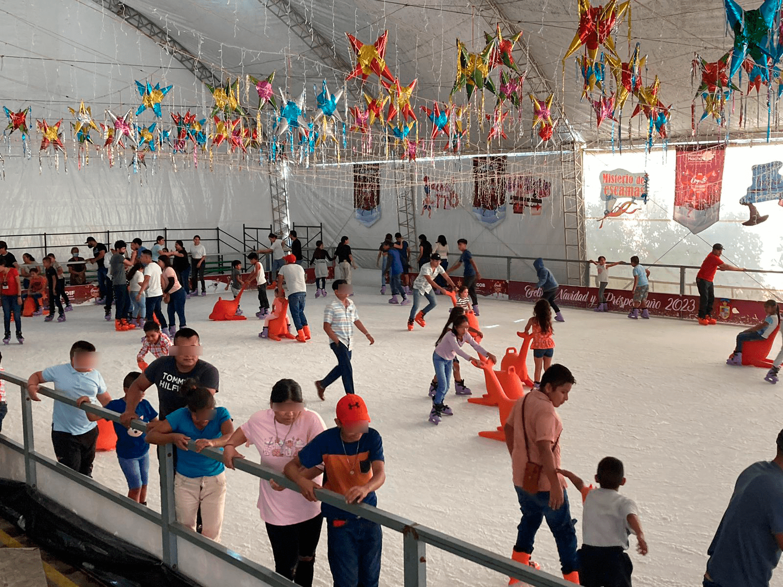 Concluyen maratón Guadalupe-Reyes patinando sobre hielo en Paso del Macho, Veracruz (+Video)